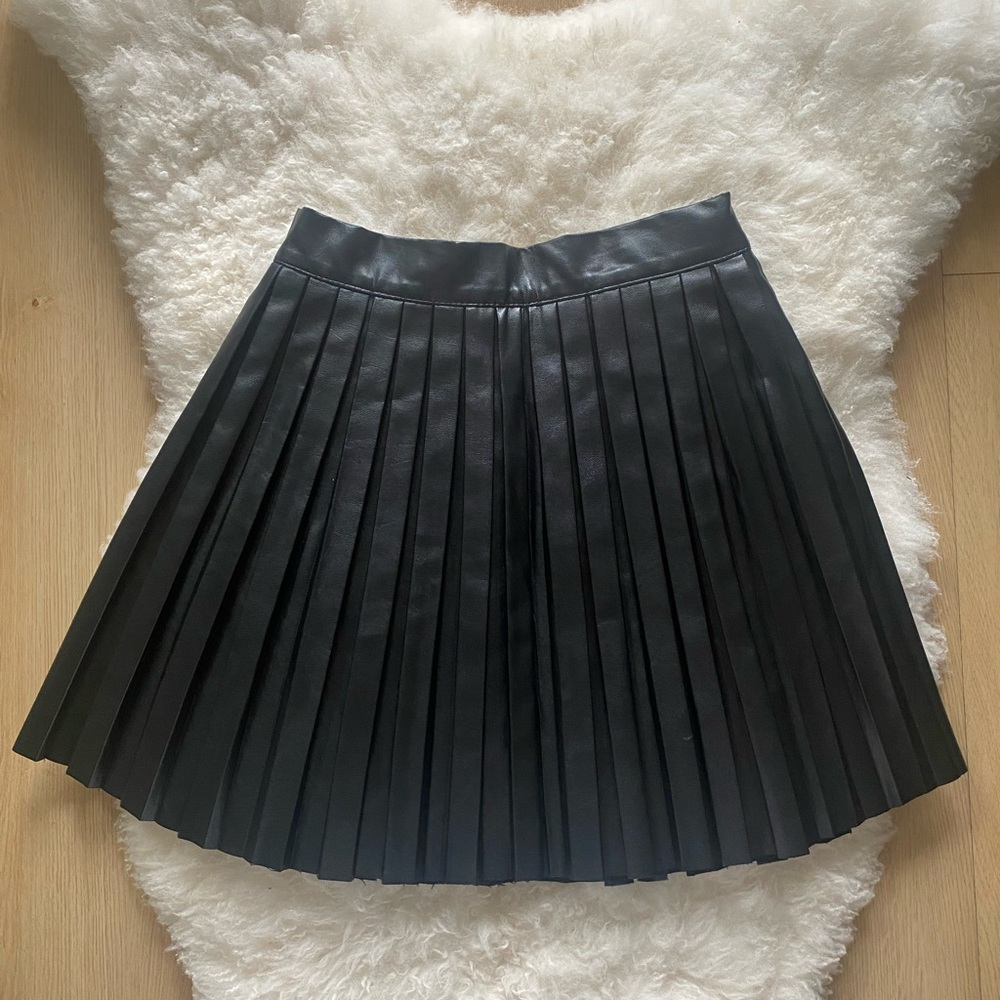Black Pleated Faux Leather Women’s Mini Skirt